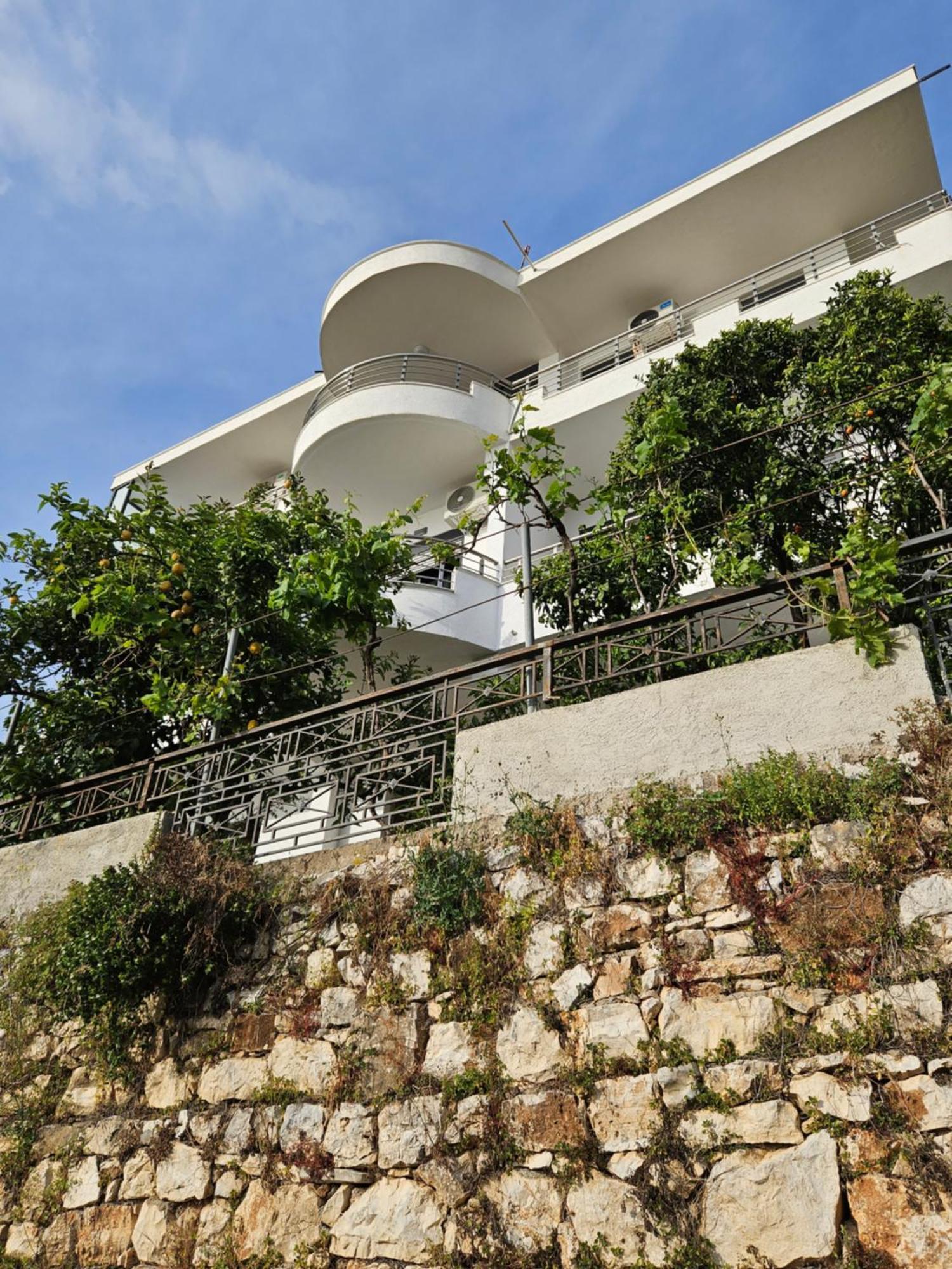 Nora'S Guesthouse Sarande Exterior photo
